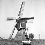 843248 Gezicht op de Hollandse wipmolen 'De Buitenwegse Molen' (Nedereindsevaart 2) te Oud-Zuilen.